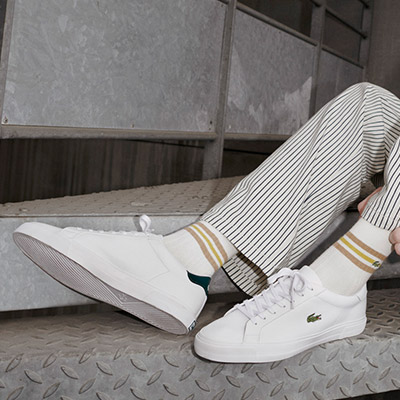 Hoe kan ik mijn Lacoste sneakers schoonmaken?